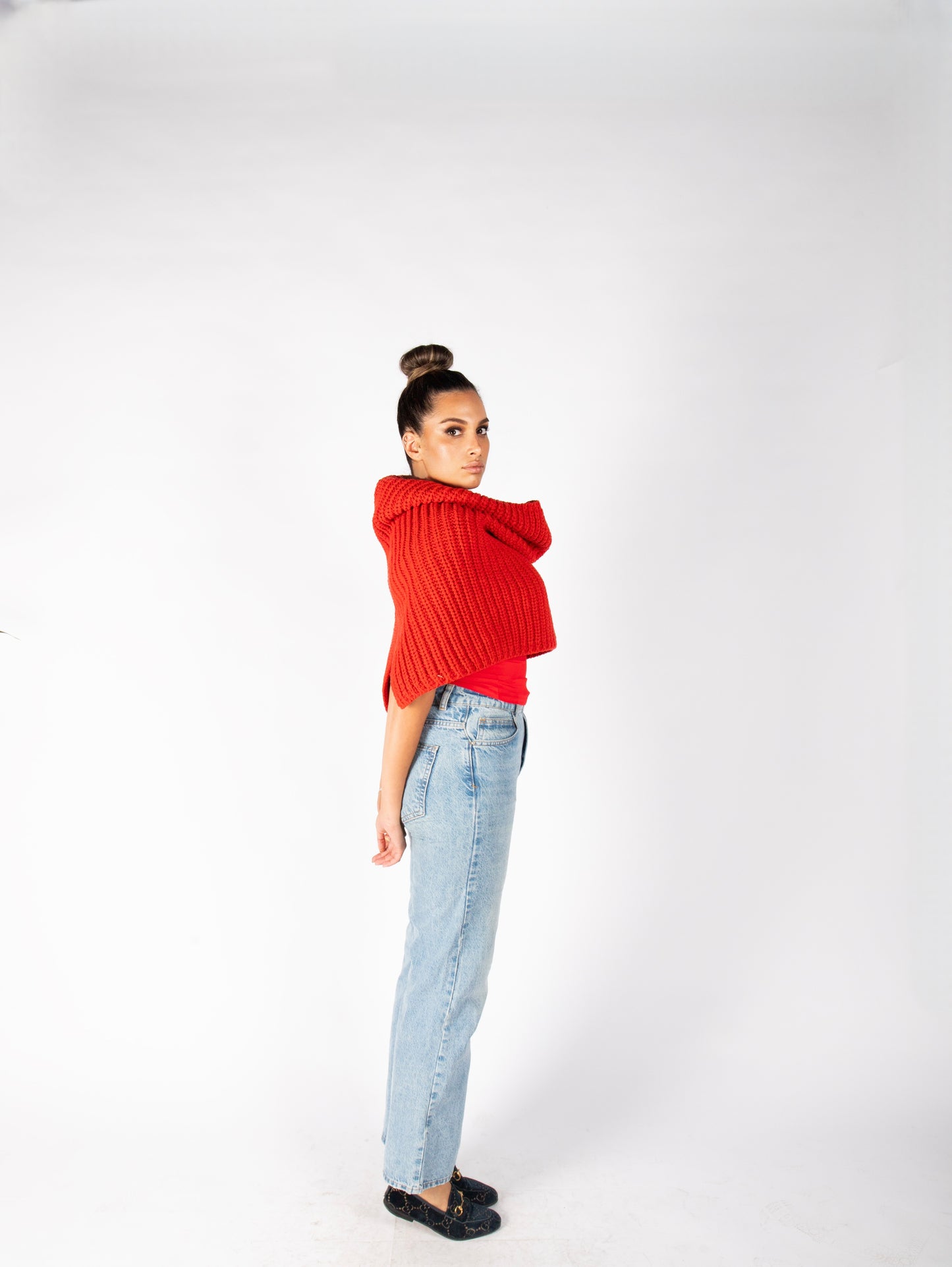 SCULPTURAL DRAPE KNIT CAPELET