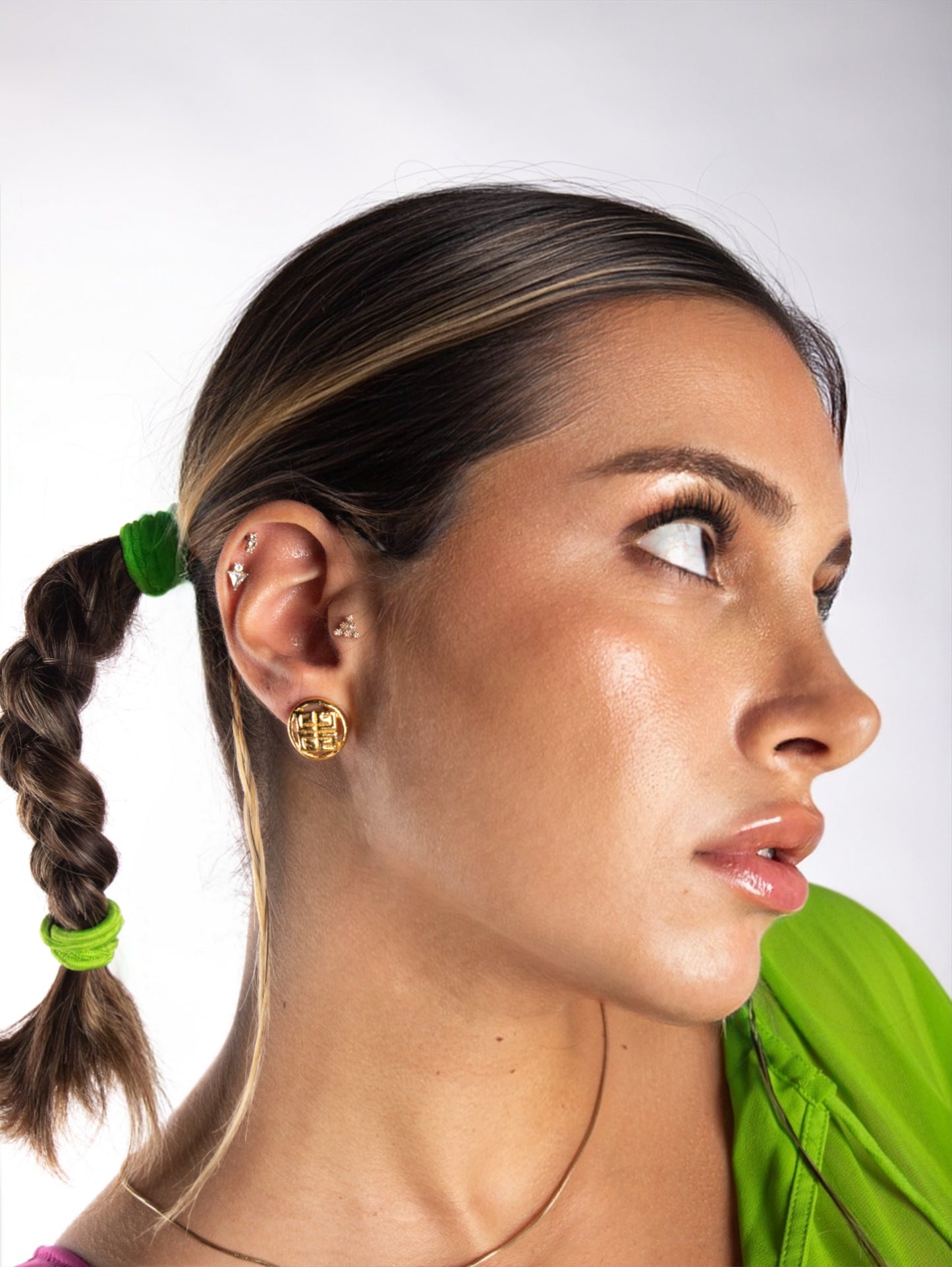 GIVENCHY VINTAGE ALTIN MONOGRAM KLİPSLİ KÜPELER