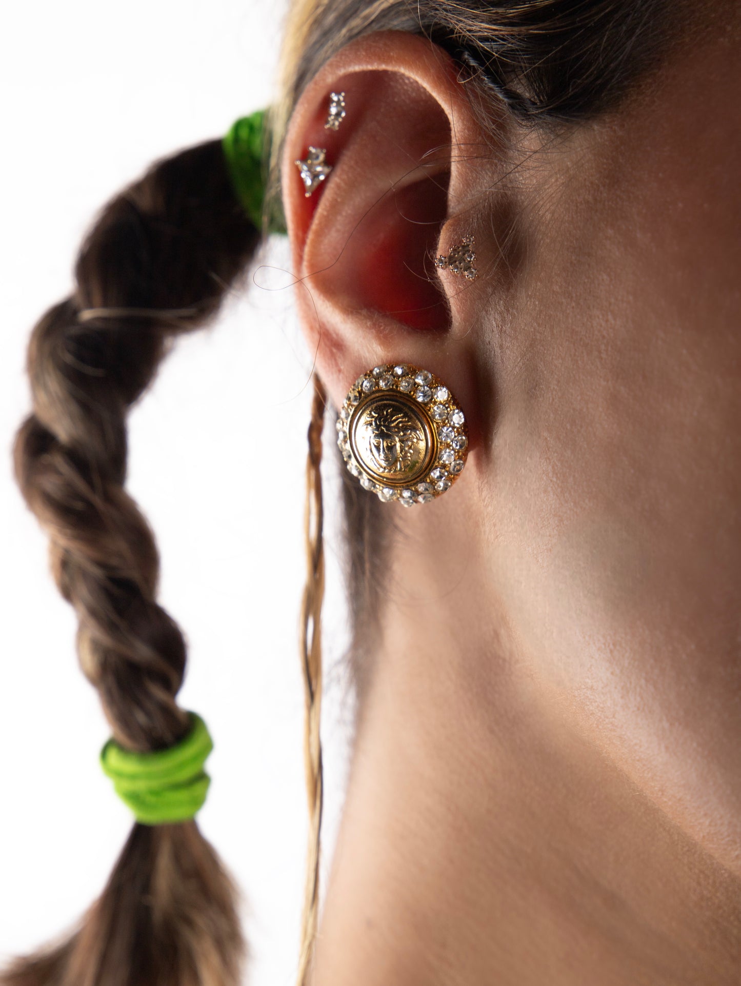 GIANNI VERSACE VINTAGE MEDUSA KRİSTAL KLİPSLİ KÜPELER