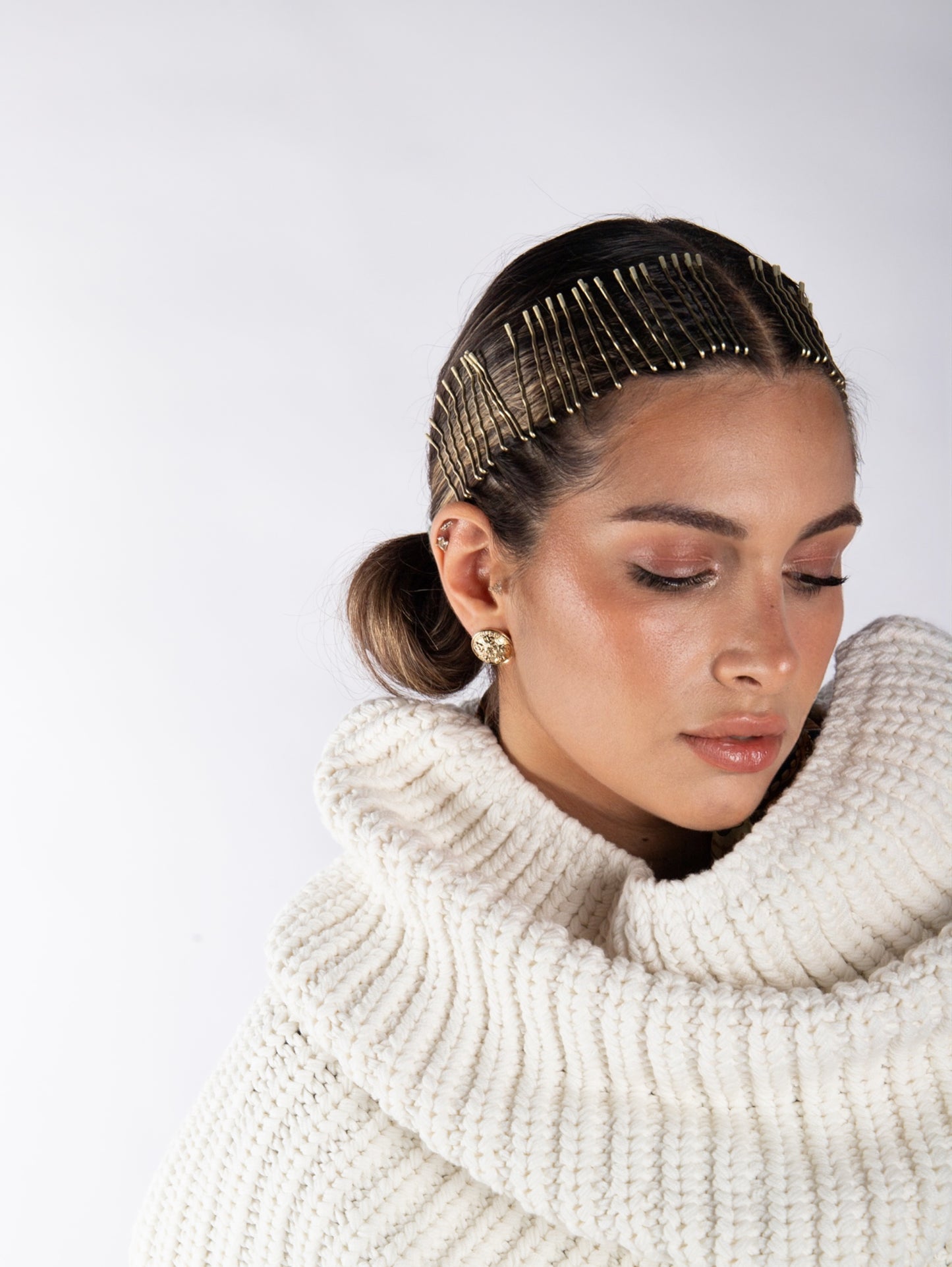 SCULPTURAL DRAPE KNIT CAPELET