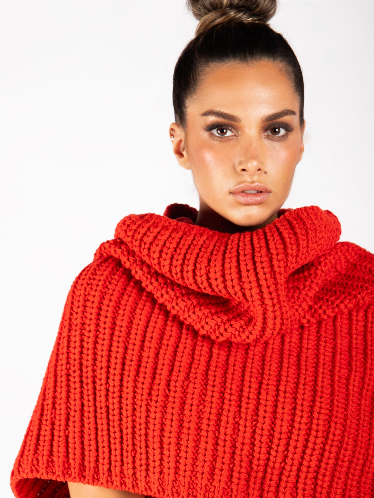 SCULPTURAL DRAPE KNIT CAPELET